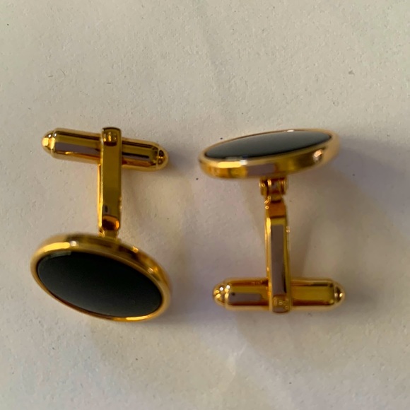 Ox & Bull gold tone and onyx classic cuff links - Picture 1 of 3